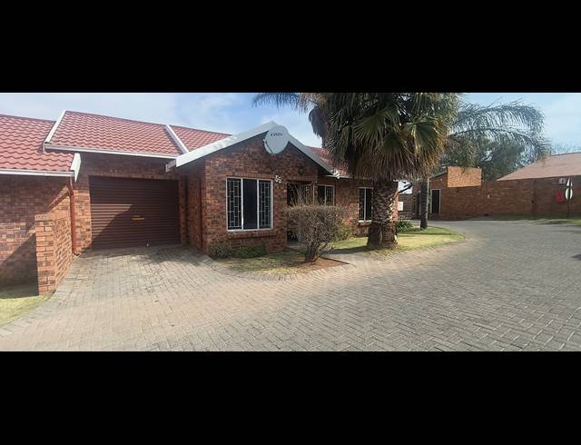 3 BEDROOM TOWNHOUSE FOR SALE IN GROBLERPARK